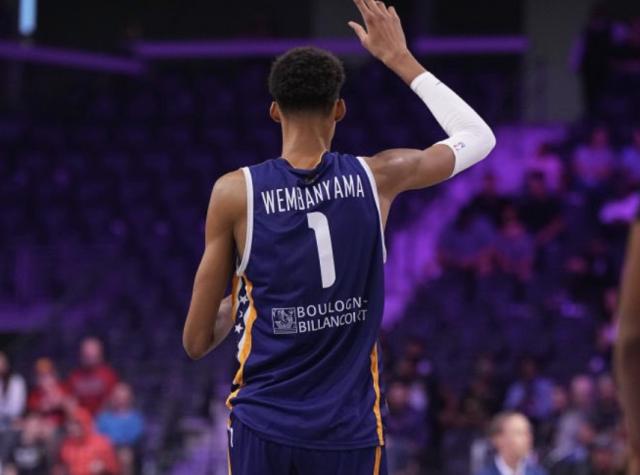 星空体育app官方网站-37分7三分5封盖 文班亚马美国首秀引爆社交媒体